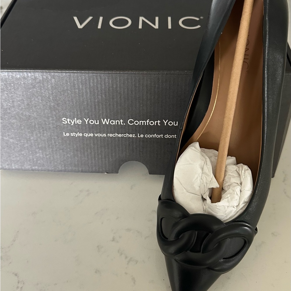 Brand New in Box Vionic Arielle Flat